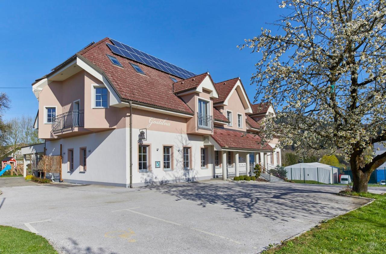 Hotel Delalut Ravne na Koroskem 외부 사진